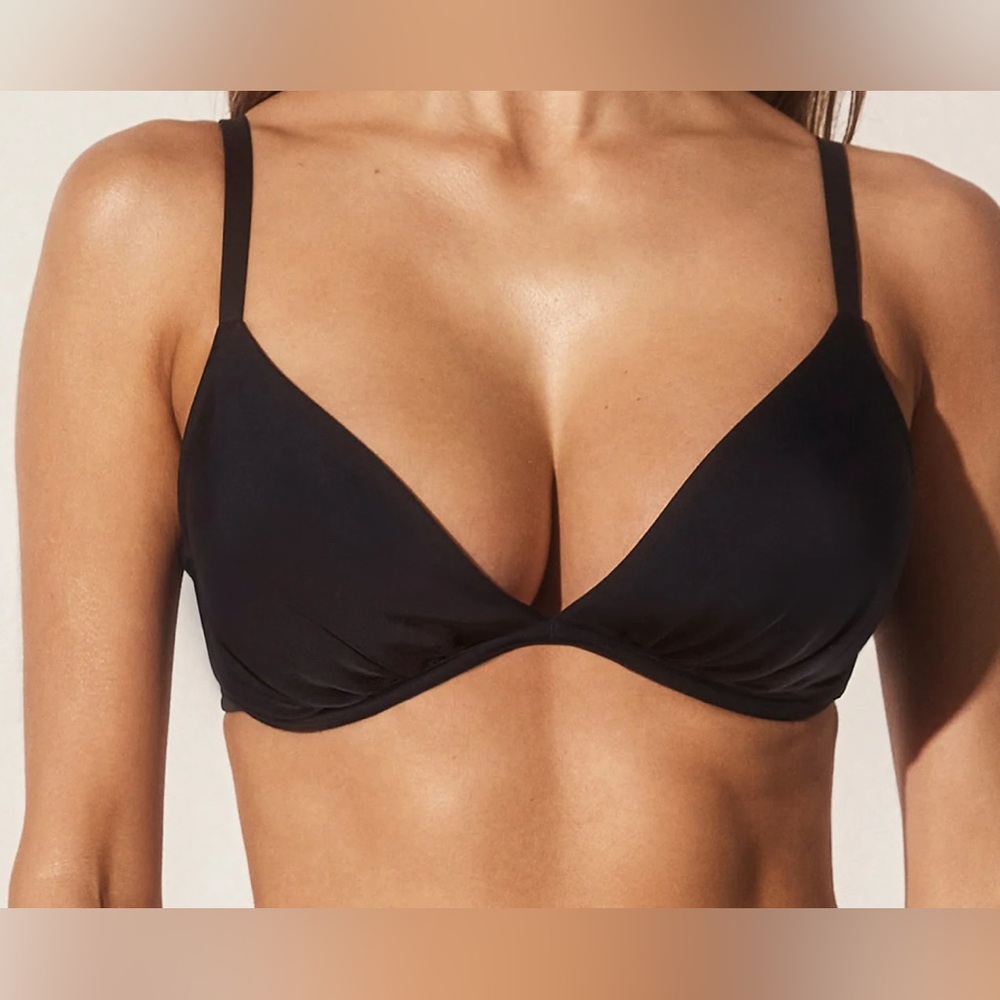 FORM AND FOLD The Triangle Black Top